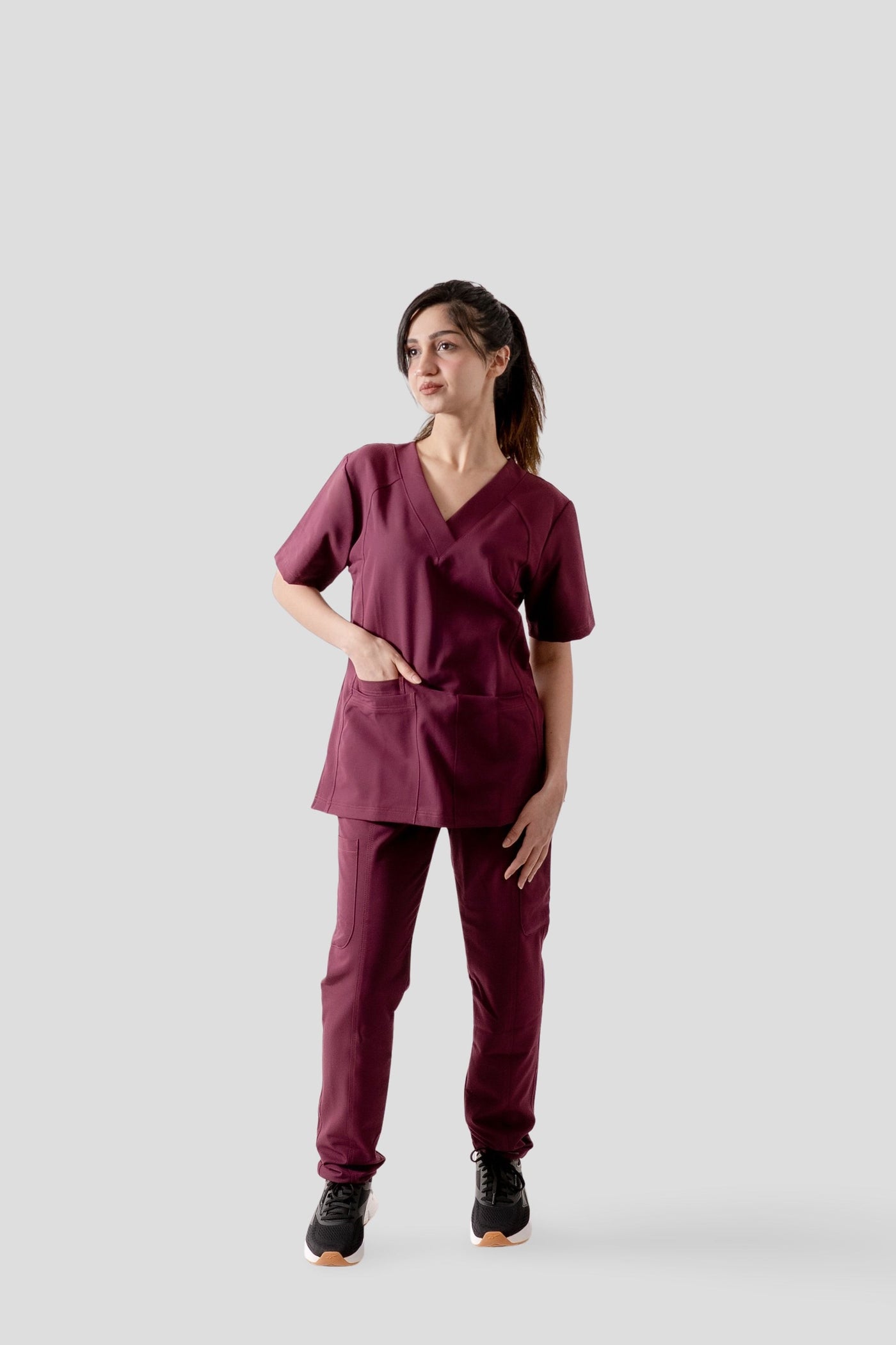 Uniforme médico quirúrgico Aspen en color guinda jamaica para mujer