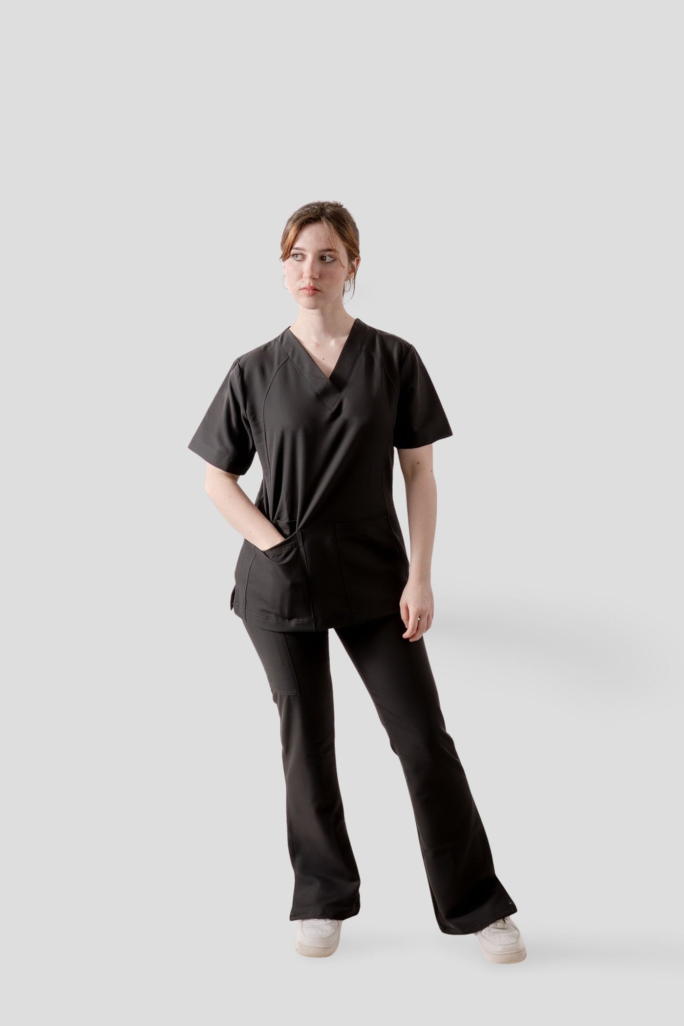 Uniforme médico quirúrgico Aspen en color negro obsidiana para mujer
